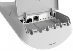 Точка доступа MikroTik mANTBox 52 15s (RBD22UGS-5HPACD2HND-15S) AC1200 10/100/1000BASE-TX/SFP белый